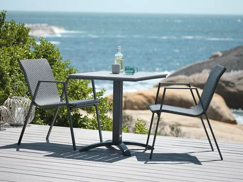 JUTLANDIA HOBRO L70 Bord Grå + 2 DOVERODDE Stol Grå 3 JUTLANDIA HOBRO L70 Bord Grå + 2 DOVERODDE Stol Grå