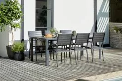 JUTLANDIA MADERUP L205 Bord Svart + 4 PADHOLM Stapelstol Svart 8 JUTLANDIA MADERUP L205 Bord Svart + 4 PADHOLM Stapelstol Svart -Utemöbler affär 201766