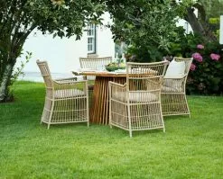 HOLTE Ø120 Bord Hårdträ + 4 FJELLERUP Stol Natur -Utemöbler affär 201803