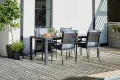 JUTLANDIA MADERUP L205 Bord Svart + 4 PADHOLM Stapelstol Svart 9 JUTLANDIA MADERUP L205 Bord Svart + 4 PADHOLM Stapelstol Svart -Utemöbler affär 201822